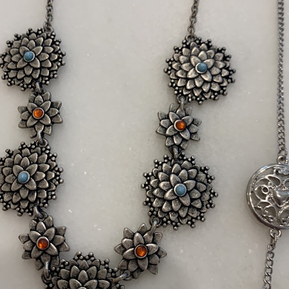 Silver tone necklaces.Good condition - Picture 5 of 9